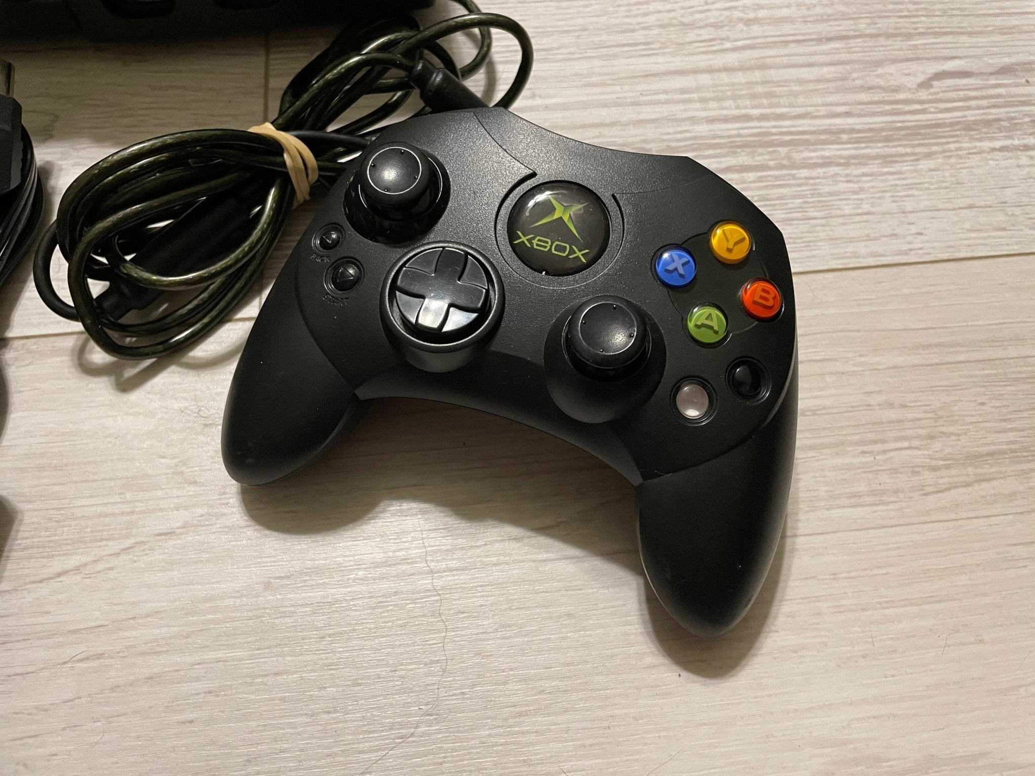 2TB MODDED XBOX BUNDLE - 2 CONTROLLERS, HDMI, & AC CABLE - ALL US XBOX TITLES - 10,000 RETRO TITLES - Retro Modd