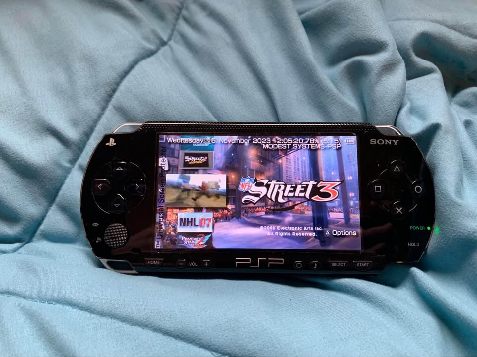Modded PSP 128GB with Charge/Transfer Cable 100+ PSP Games - Retro Modd